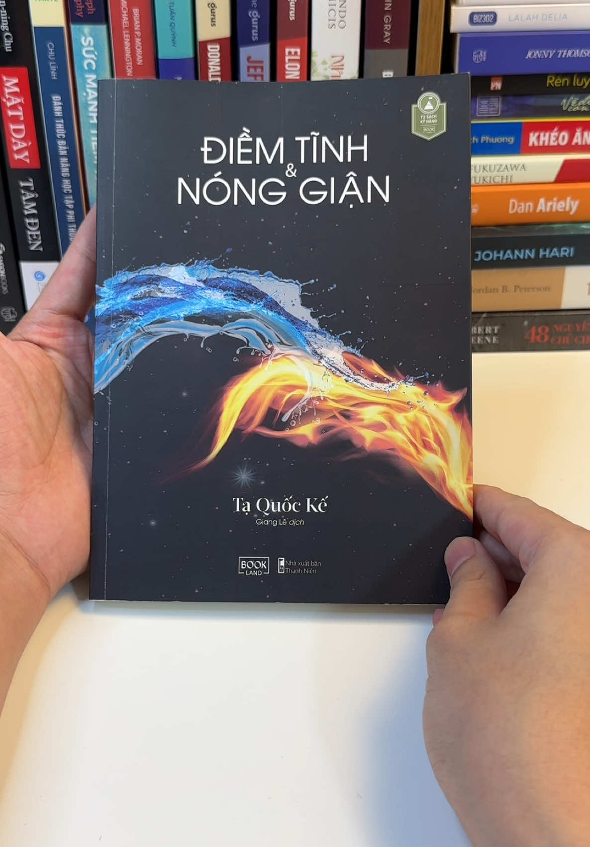 Sách: Điềm tĩnh- Nóng giận, chỉ ra những sai lầm khi nóng giận, những yếu tố nào có thể giúp bạn kiểm soát, và đưa ra những quyết định đúng. #BookTok #sachhay #sach #phattrienbanthan #kinhnghiemsong #xuhuong #LearnOnTikTok 