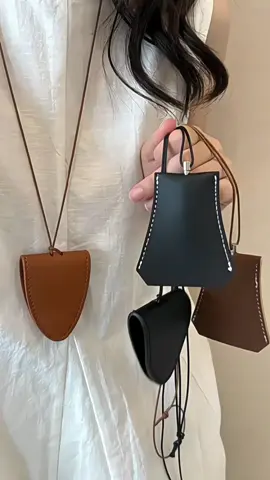 Túi chìa khóa bằng da thời trang.#vongco #vongconudep #xuhuong #cungdientrangsuc #thinhhanh #tuichiakhoa 