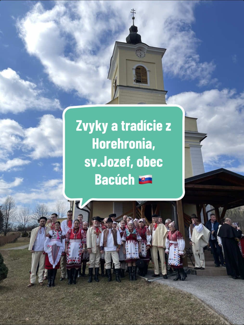 Zvyky a tradície z Horehronia 🇸🇰 sv.Jozef, obec Bacúch “Na Jozefa sa dopoludnia slúžila svätá omša. Prichádzali na ňu pešo pútnici s procesiou z Beňuša, Polomky, Heľpy a Pohorelej. Vpredu niesli krížik a veriaci spievali nábožné piesne alebo sa modlili. Od kostolných schodov nadol stáli alebo sedeli žobráci. Za kostolnou bránou boli postavené šiatre, kde sa dali kúpiť rôzne spomienkové predmety. Obchodníci zo svojho tovaru nechávali niečo aj v dome, ktorý stojí blízko kostola a tu si v priebehu roka mohli Ženy kupovať aj na splátky. Bacúšania ja svojich známych zo susedských dedín volali do svojich domovov na pohostenie.” Bacúch, Pavel Hronček a kolektív, 2006. 📍 V mojom online kurze vyšívania ťa naučím základné stehy a keď budeš veľa trénovať dokážeš si vyšiť aj takýto nádherný bacúšsky kroj. Kurz si kúp cez odkaz v profile ⬆️ alebo mi napíš správu. 🪡🧵 Vyšívanie je láska.  #Bacuch #horehronie #tradicia #zvyky #jozef #svjozef #kroj #ludovyodev #mademoiselleiva_kroj #milujemkroje #slovensko #slovakia 