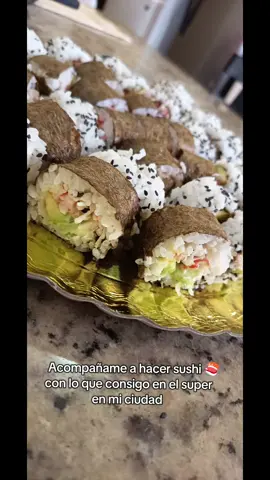 Acompañame a hacer sushi a mi manera con lo que consigo en el super en mi ciudad.. ☺️ Espero que les guste.🫰🏻 #comida #sushi #sushifacil 