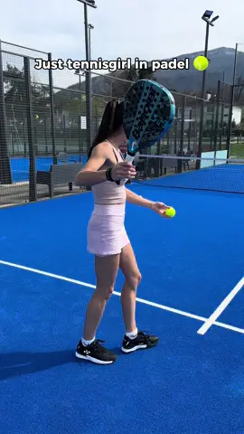 Just a simple tennisgirl in padel🤪 #tennisplayer #tennis #tennislove #tennisfrance #punch #padel #padelfrance #padeltennis  (Promis je voulais pas te tuer @Goran Chevalme) 