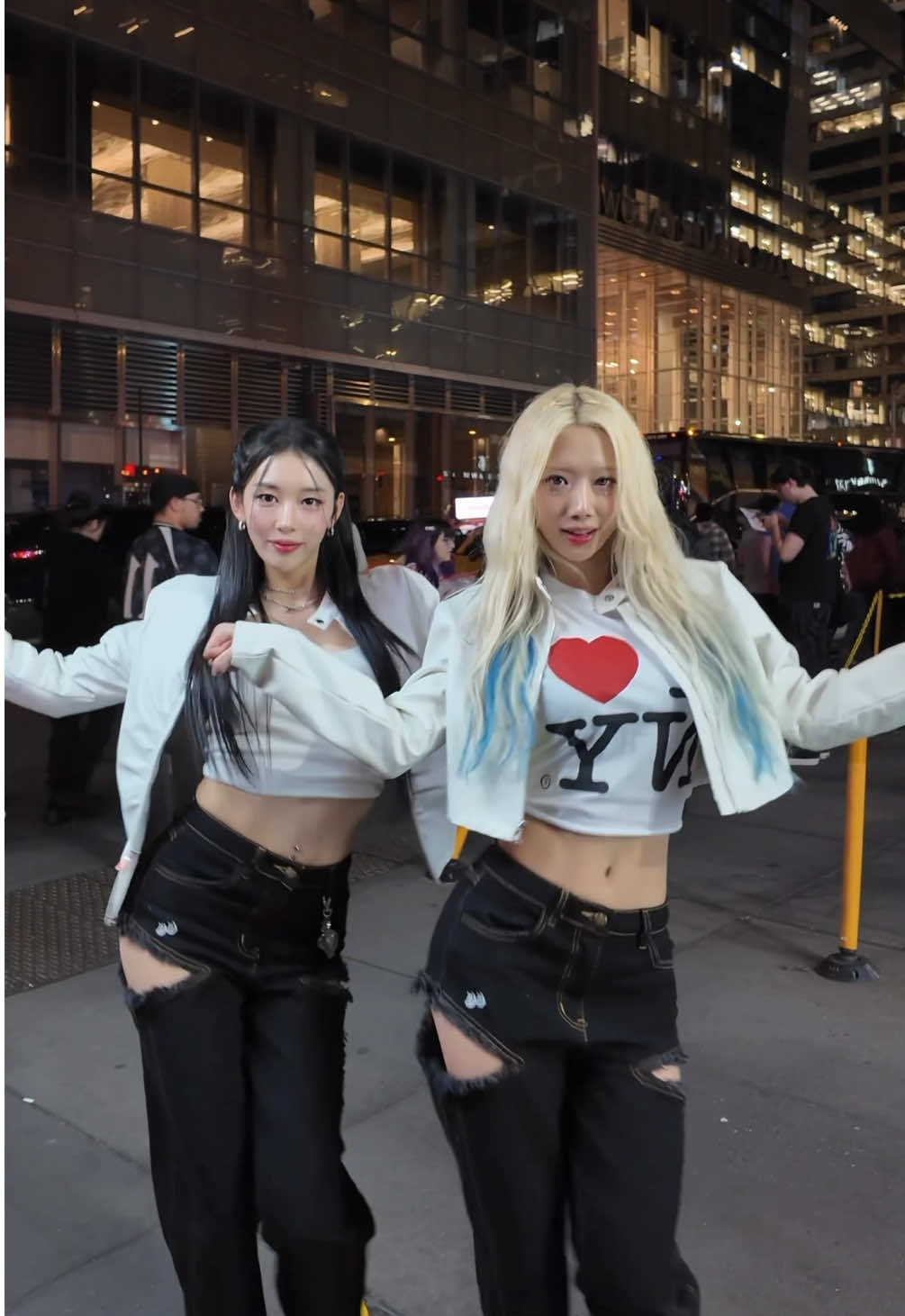 In New York 부리부리걸🇺🇸@🫧리우Riwoo🫧 #buriburi #balmingtiger #newyork #dancechallenge #부리부리 #바밍타이거 #댄스챌린지