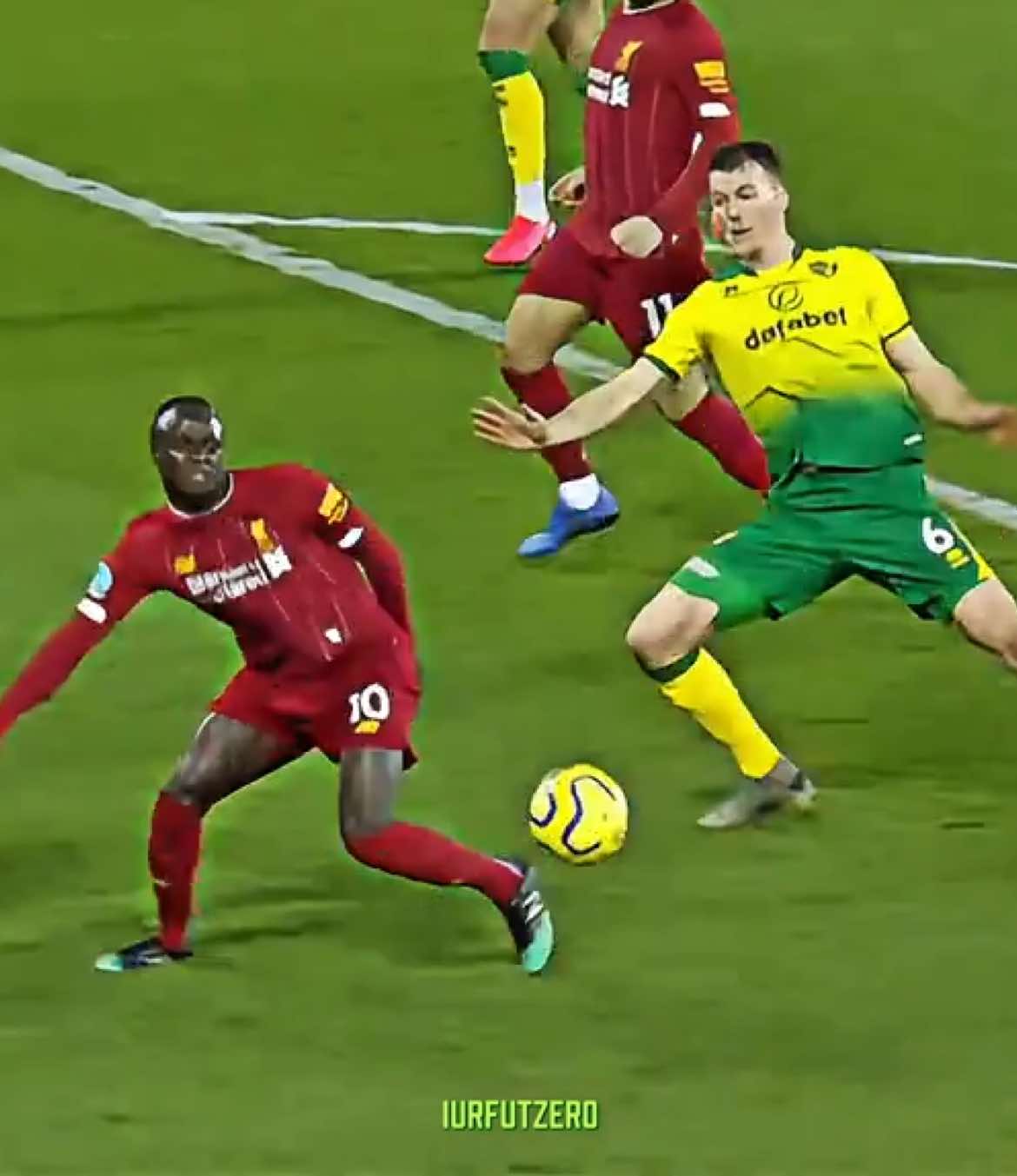 No auge da sua carreira pelo Liverpool, Sadio Mané foi simplesmente imparável. Entre 2016 e 2022, ele se consolidou como um dos atacantes mais letais e completos do mundo. Com velocidade explosiva, inteligência tática e uma entrega absurda em campo, Mané foi peça-chave na transformação do time de Jürgen Klopp em uma potência mundial. Foi protagonista na conquista da Champions League em 2019, da Premier League em 2020 e de vários outros títulos que marcaram época. Além dos números impressionantes, o que fazia de Mané um jogador especial era sua humildade e dedicação. Ele jogava pelo time, pela torcida e por seu país. O auge dele no Liverpool é pura nostalgia para qualquer torcedor — um craque que marcou gerações e deixou um legado gigante em Anfield. #sadiomane #football #reds #lfcfans 