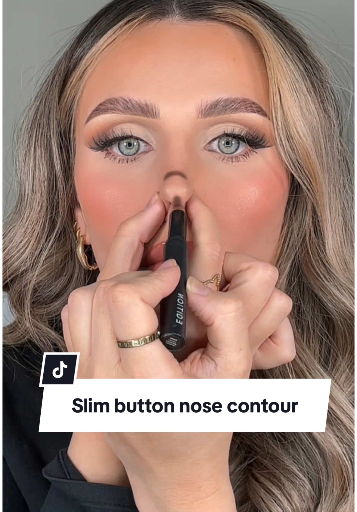 Slim button nose contour @E D I T I O N Sculpting Contour Crayon shade Vanilla  @NARS Cosmetics radiant creamy concealer  #makeuptutorials #contouring #makeuptips #beautytips #nosecontour #beautyhacks 