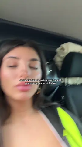 E poi mi fanno aspettare sotto casa