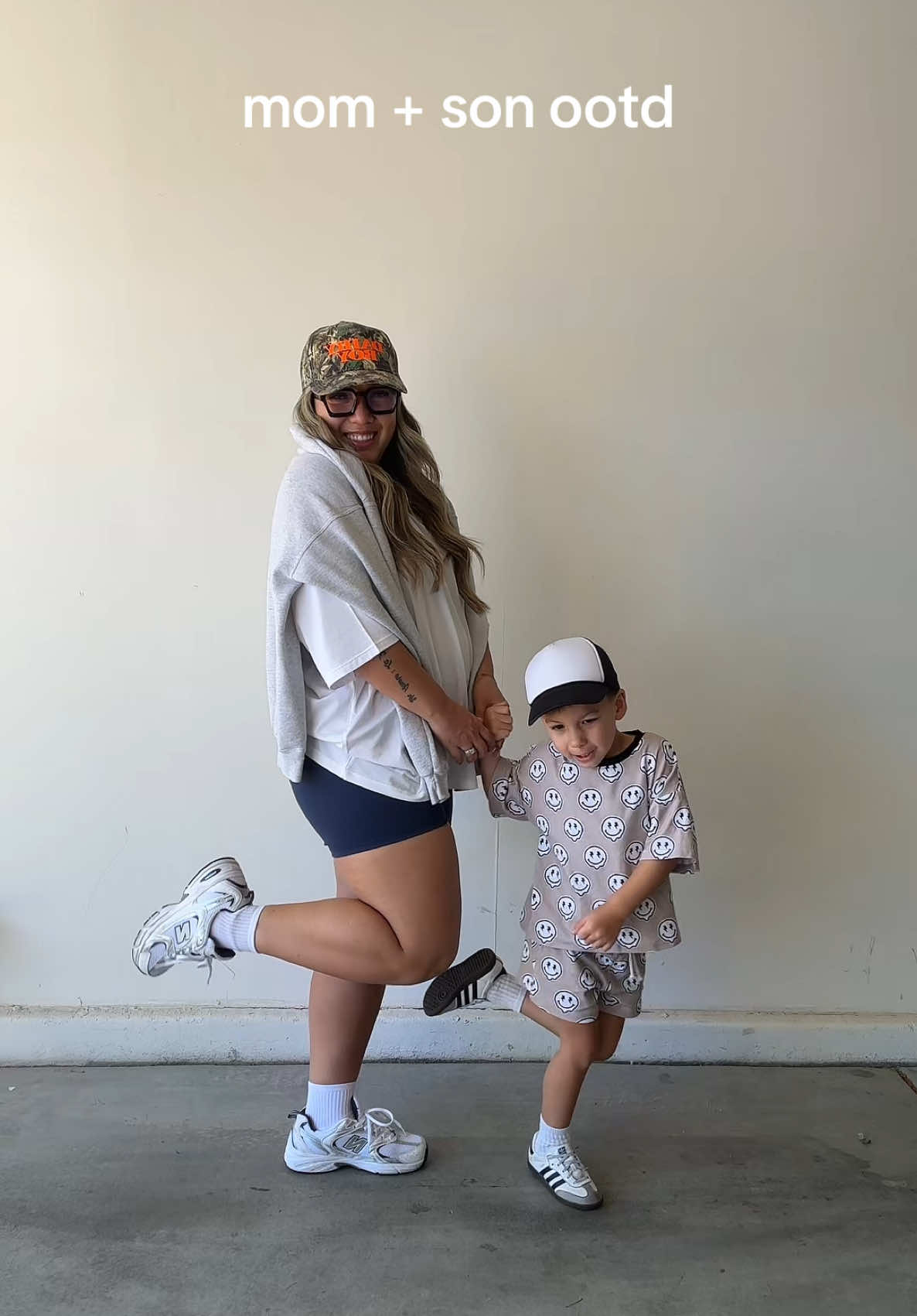 spending the day at the farm 🐮🐷🐔 #OOTD #outfitinspo #mom #sahm 