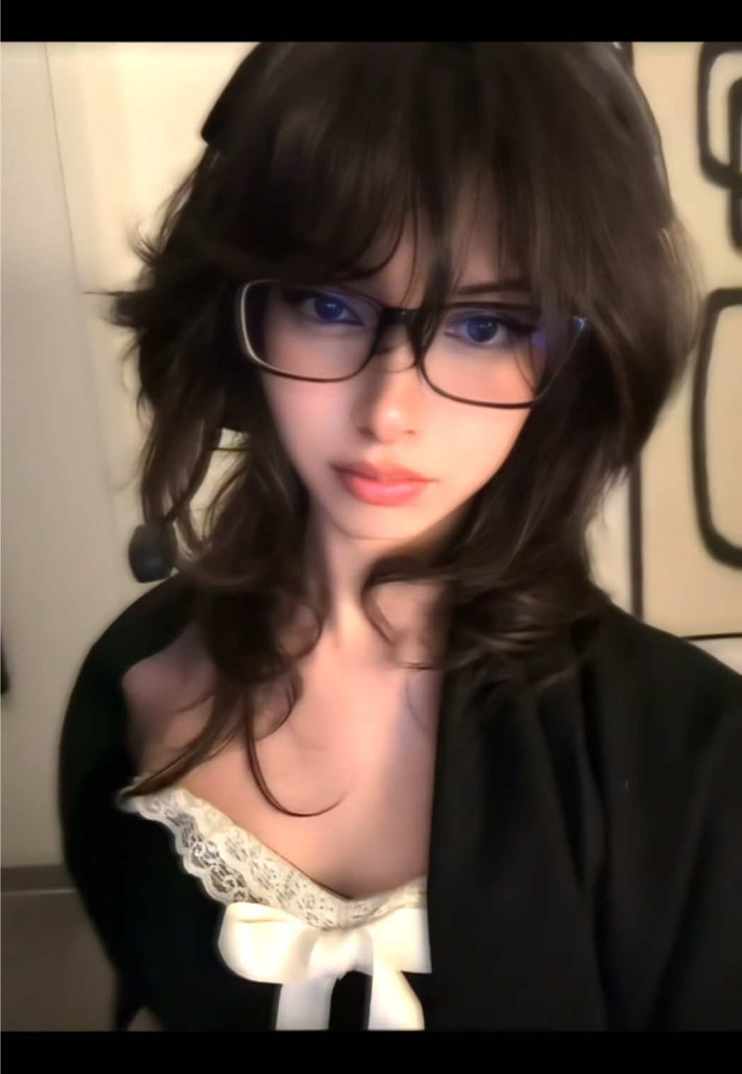 this song is so addictive i love u janet jackson (also HI i will cosplay top liked comments so gogOGOOOO)
