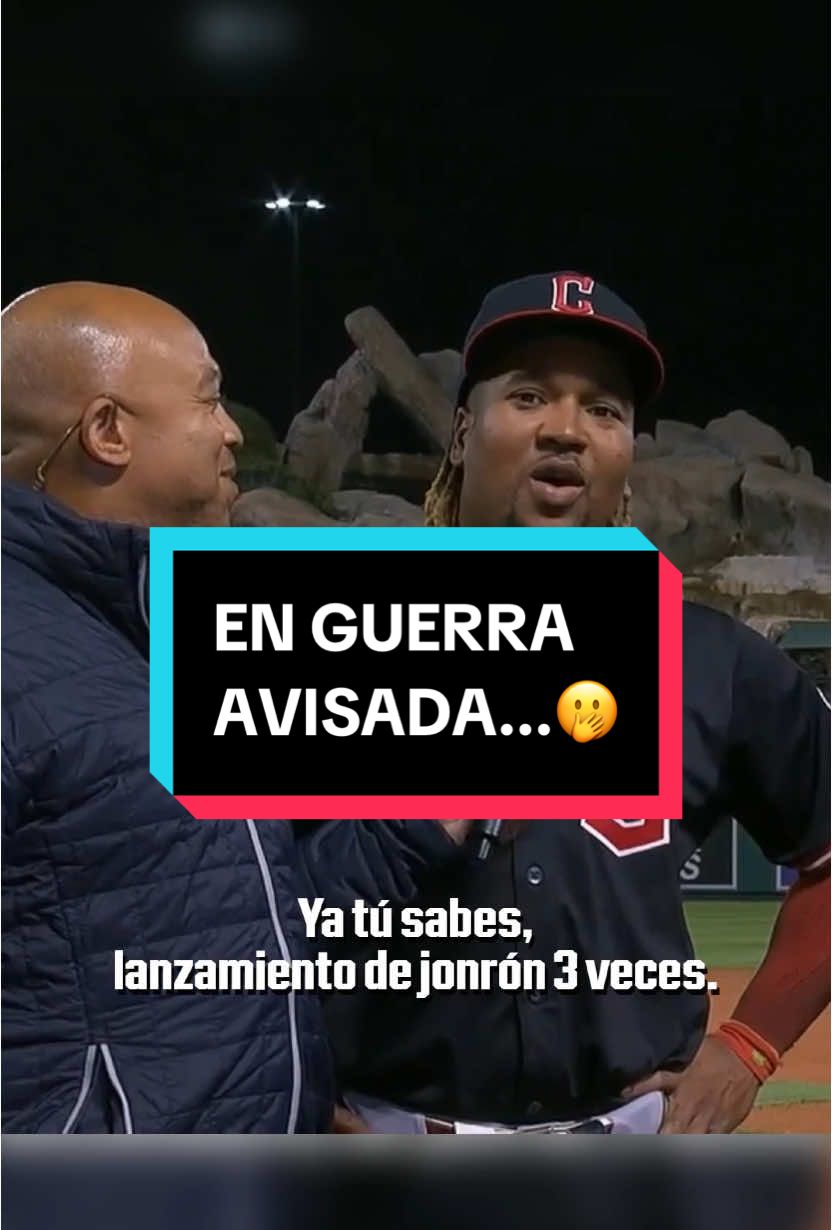 Ya ustedes saben, no vengan con un lanzamiento de jonrón pa' donde José Ramírez. 🤣 #joseramirez #homerunpitch #MLB #clevelandguardiand 