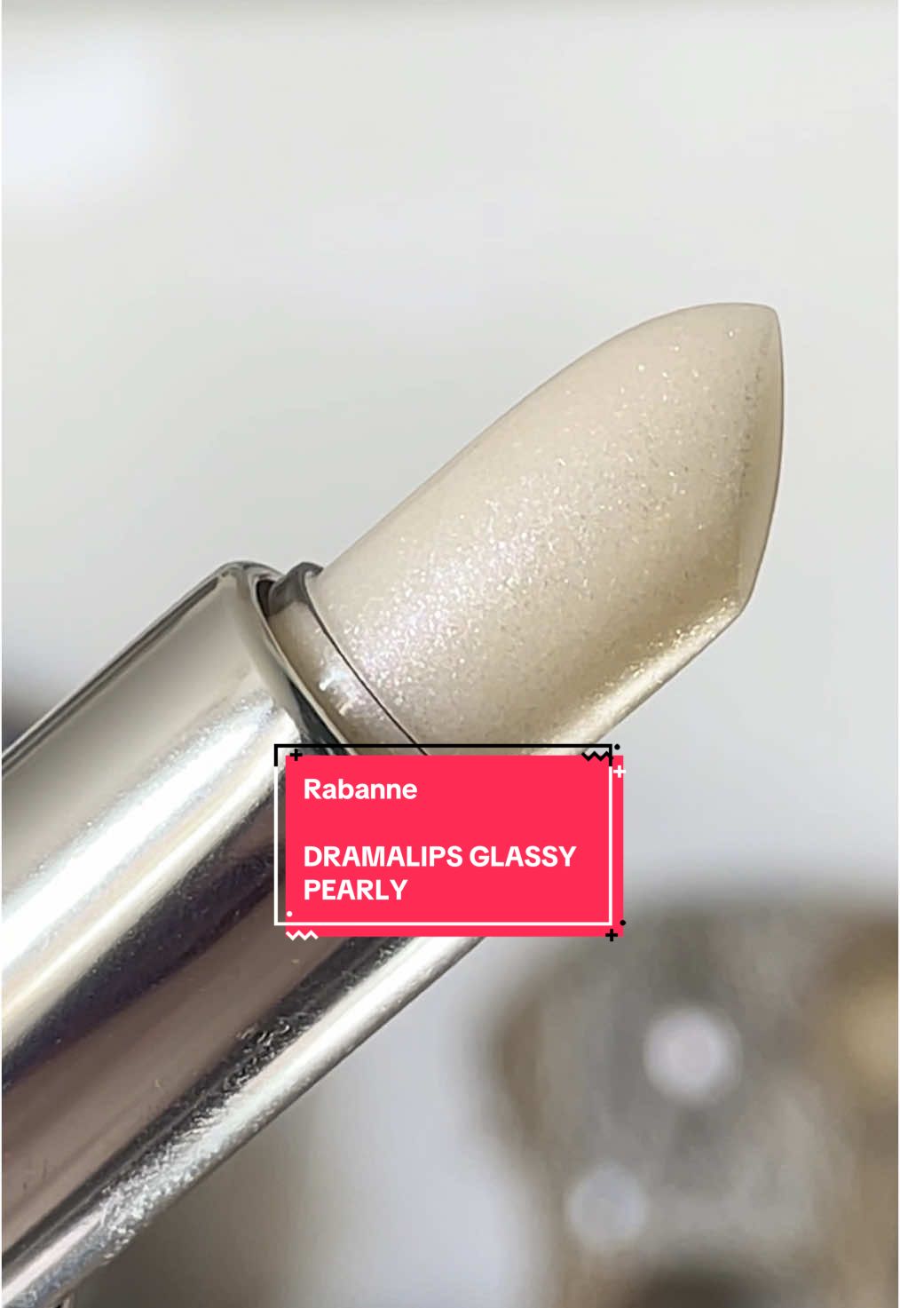 #AD DRAMALIPS GLASSY PEARLY mini lipstick.  I love this. It’s a clear sparkly shade. Perfect to wear alone or on top of another colour. It leaves a glossy finish, so sparkly and pretty, especially when the sun hits! So perfect!  @rabanne #RabanneBeautyLovers #RabanneMakeup #makeup #makeuplover #sparkly #sparklylipstick #rabanne #beauty #lipstick @rabanne 