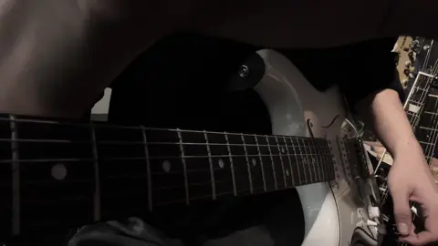 dangerous woman #electricguitar #donnerartist  #donnerguitar  #donnerdst152 