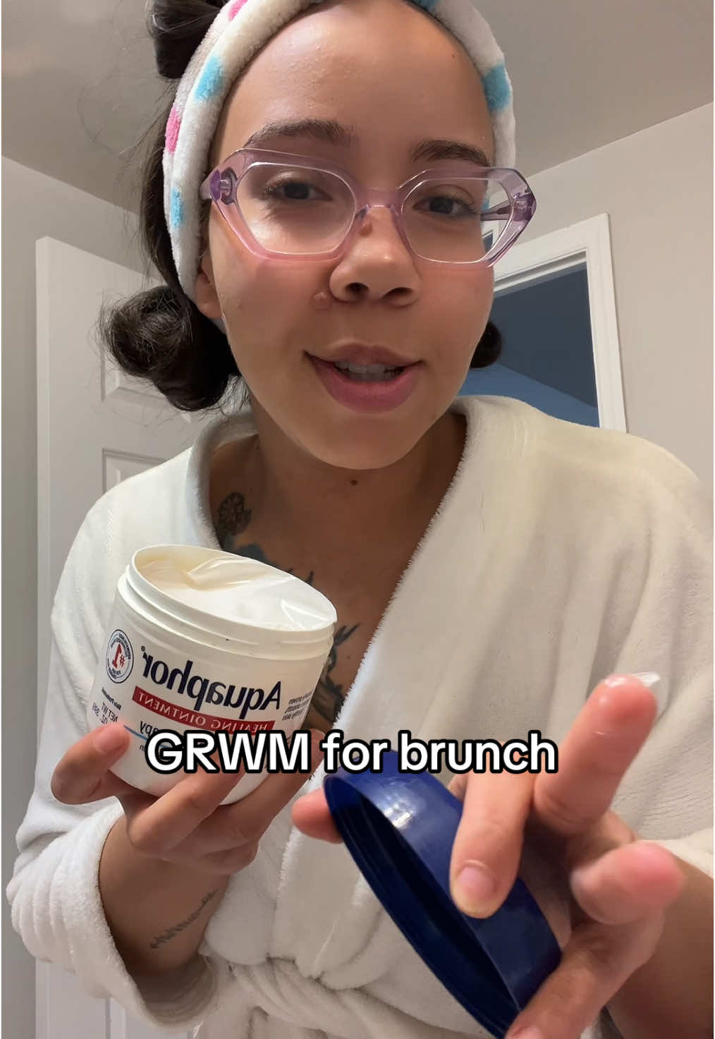 Sundays are for brunch ✨ btw zippering a corset as a single girl who lives alone is so hard but we did it 🫠😅 #brunch #grwm #sundayfunday #singlelife #grwmroutine @AquaphorUS @elfcosmetics @Amazon Fashion 