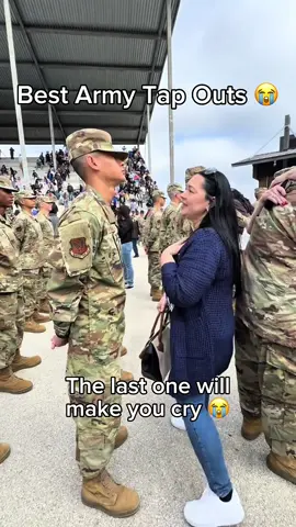 Best Army Tap Outs 😭 #surprise #reunion #usa #army #military 