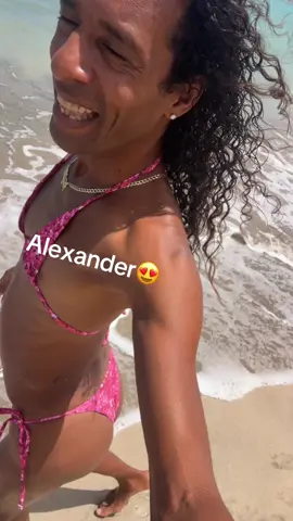 Alexander anoche soñé contigo soñaba que me besabas raquiti😍