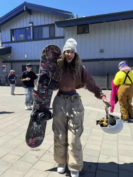#fyp #snowboard #snowboardtiktok #snowboarding #snowboardingtiktok #bigbear #skiresort #official #tiktok #fashion #ootdinspo #fit #fitcheckk 