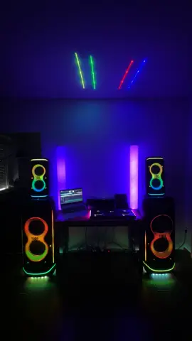They were been on -7 on bass and the bass boost was off the bass is too strong if they play on 40% volume #jbl #partybox #ultimate #120 #dj #lights #party 