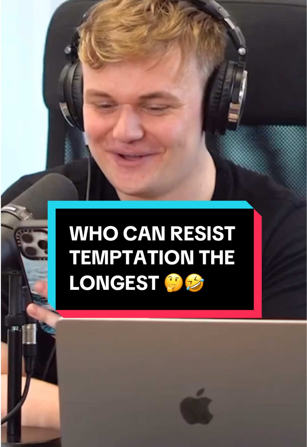 WHO CAN RESIST TEMPTATION THE LONGEST 🤔🤣#shxtsngigs #shxtsngigsclips #funny #podcasts #basementyard 