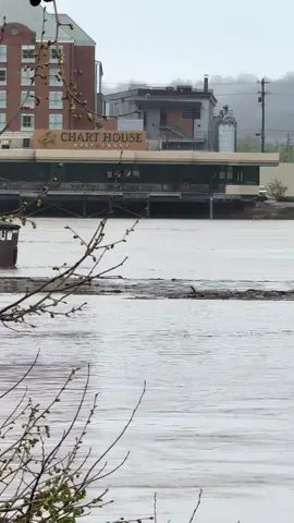 Heading your way Louisville 😬 ••• #ohio #ohioriver #riverflood #ohioriverflood #cincinnati #cincinnatiflood #flooding #storms #fyp #louisville #ky #kentucky 
