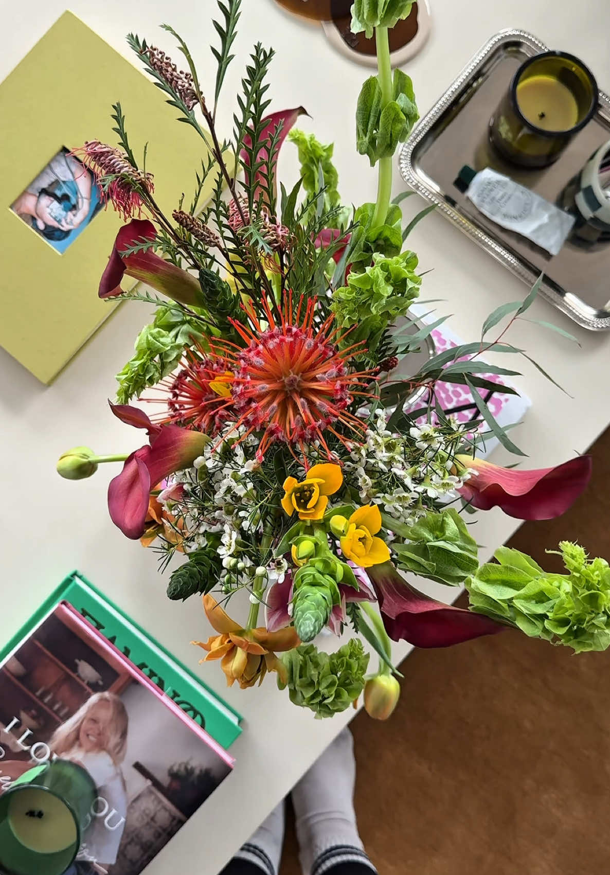 trader joe’s bouquet of the week is giving major white lotus energy 🌝🌚  haven’t heard any predictions I like so far lmk if you have a good one ;)  #whitelotus #traderjoesflowers #traderjoesbouquet #ikebana #springflorals 