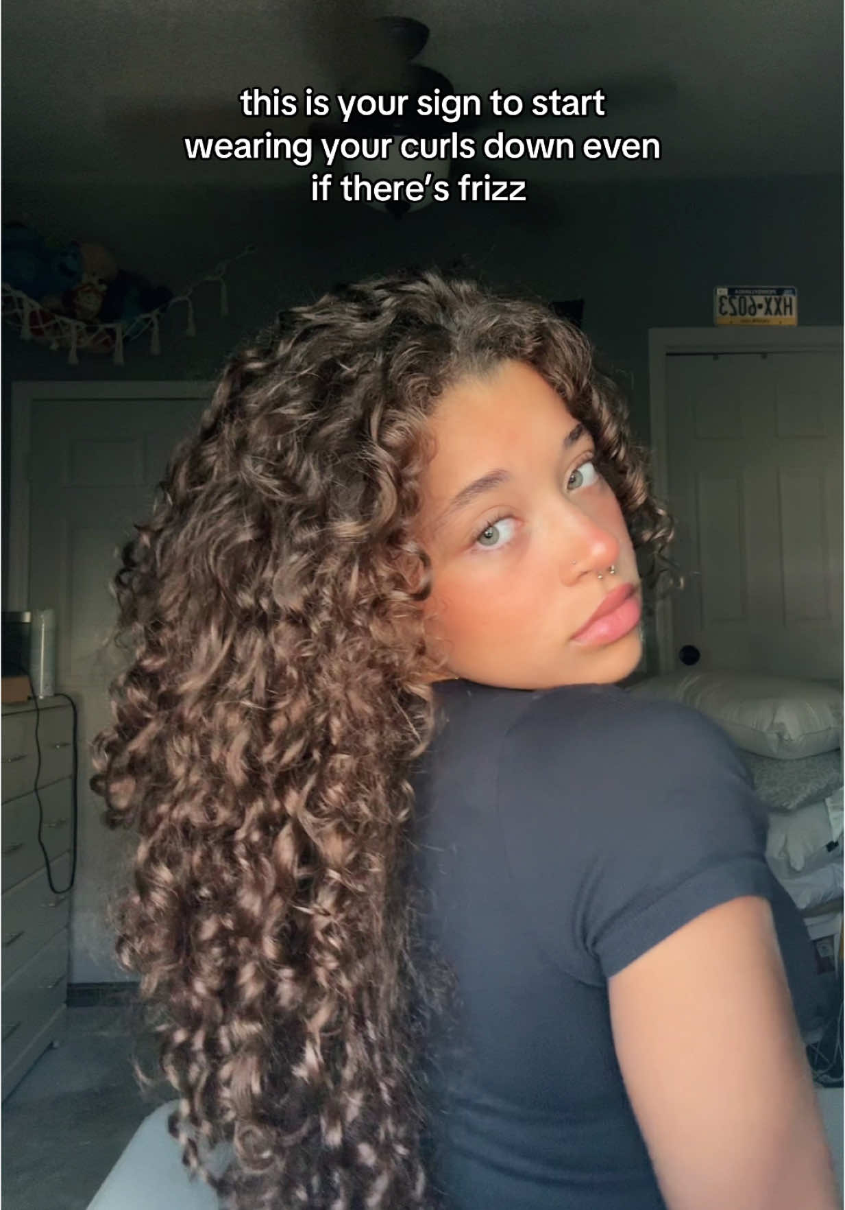 we’re redoing my floor don’t say anything ab the background 😢 #normalizefrizz #curlyhair #fyp 