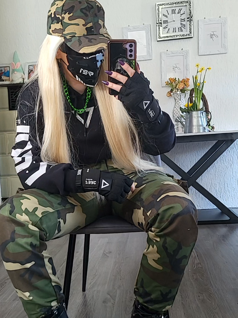 #techweargirl #techwearaesthetic #techwearmodel #foryoupageofficial #foryoupage #allblack #futuristic #mask #maskedwomen #tactical #techwearfit #alternative #techwearstyle #techwearclothing #camouflage #military #militarytiktok 