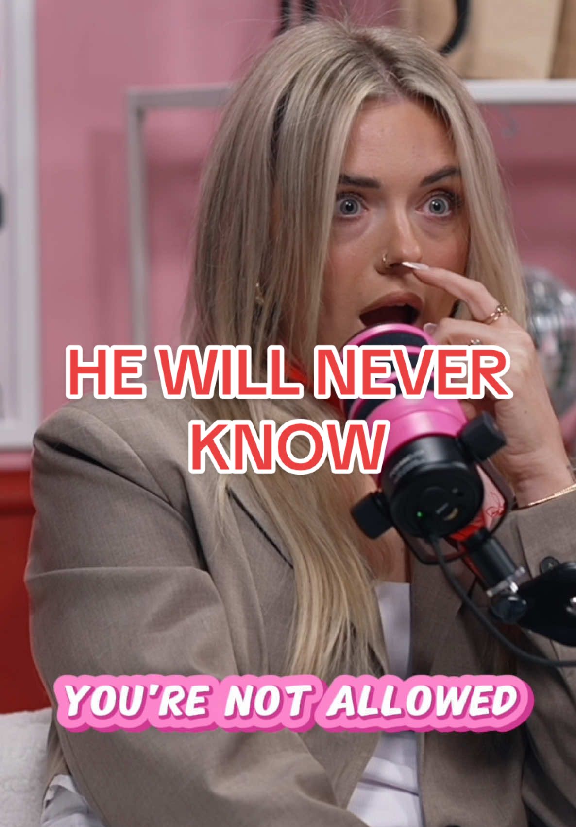 If his bedding was navy & grey checks you would have been ok 🫠 … #Relationship #couple #confessions #newrelationship #girlproblems #girlhood @lauren.fairbairn @ash_reid @Eilidh Wells 