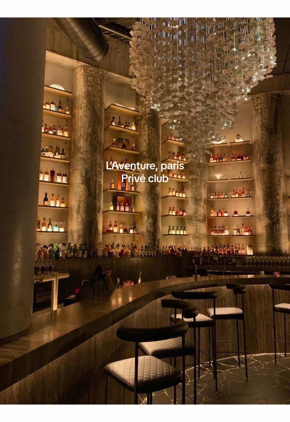 New exclusive place in Paris🤍 #nightlifeparis #parisnightlife #parisnightclub #bestclubinparis #laventureparis 