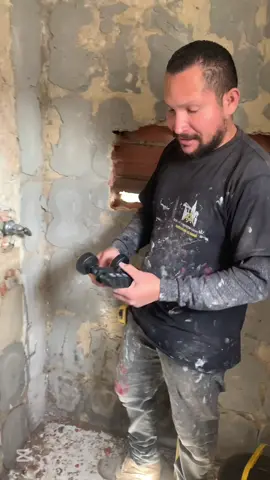 Así se Adapta o instala  una ducha piano #plomeria #plomeria_smart #acabadosdeconstruccion #porcelanatosgrandesformatos 