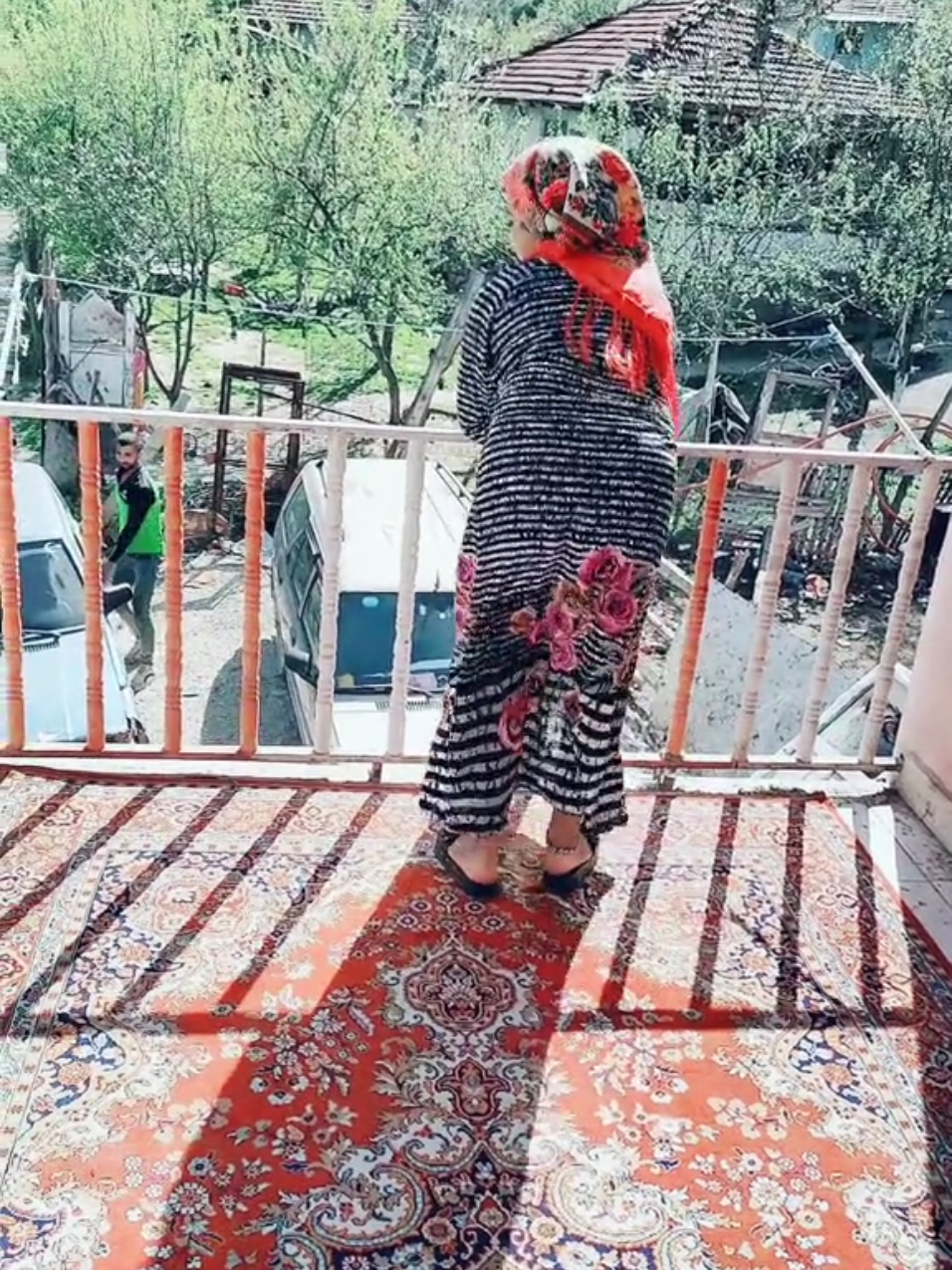 Türbanlı Emine Muhteşem Vücudu ile Harika Dans #turban #turbanstyle #hijab #hijabstyle 