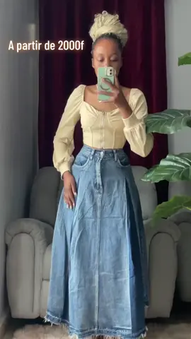 Jupe disponible à partir de 2000f ajoute moi sur whatsapp pour ne rien rater numero dans la bio##2000 #friperieenligne #commerceenligne #debloquemesvue🥲🙏🏽 #2000f #vetementfemme #moinscher #SmallBusiness #jupejeans #apartir #fripシ 