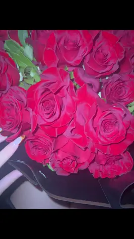 Photo from happy clients>>>🌹#client #gift #bouquet #fyp #Love #red #rose #lover #livephoto #flower #florist #redrose 