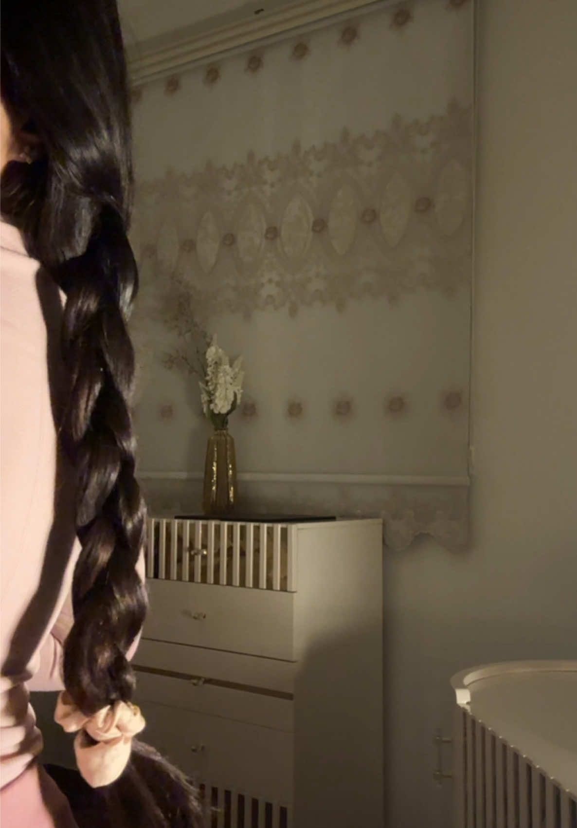 خصم العيد ينتهي الليلة!⏳ كود الخصم: BUSTAN زيت فروة الرأس الطبيعي: • يقلل التساقط • يحفز النمو • ينعش الفروة • طبيعي ١٠٠٪ • آمن على الحامل والأطفال أستخدمه مرتين بالأسبوع، يعطي انتعاش ونمو وراحة لفروة الرأس يناسب جميع أنواع الفروات، حتى الحساسة أخليه من ساعة إلى ٣ ساعات، وبعدها أغسله بشامبو ومن أول استخدام تحسين بالفرق: حيوية، لمعة، وانتعاش  رابط الطلب في البايو✨🌺💌 #fyp #viral #hairtok #haircare #بستان_جلو 