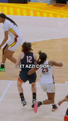 @Azzi Fudd is on a roll. @UConn Women’s Basketball #WFinalFour #MarchMadness #wbb #womensbasketball #azzifudd #uconn 