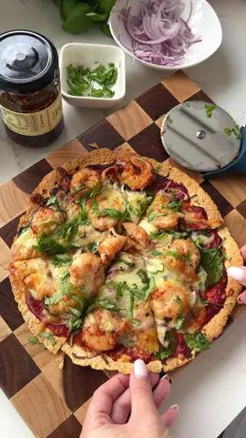HIGH PROTEIN PERI PERI PRAWN PIZZA 🍕