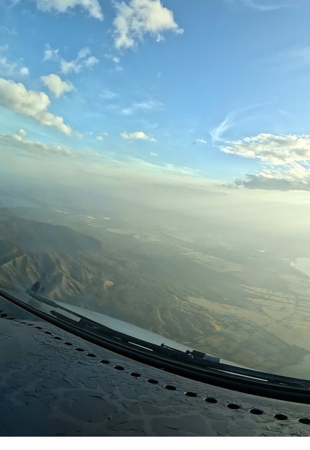 You guys gotta see the stuff below the clouds… One of the most scenic descent views I’ve had in a while…. 📍Managua, Nicaragua #aviation #boeing #pilot #pilotview #pilotsoftiktok #nicaragua #aviationphotography #flightdeck 
