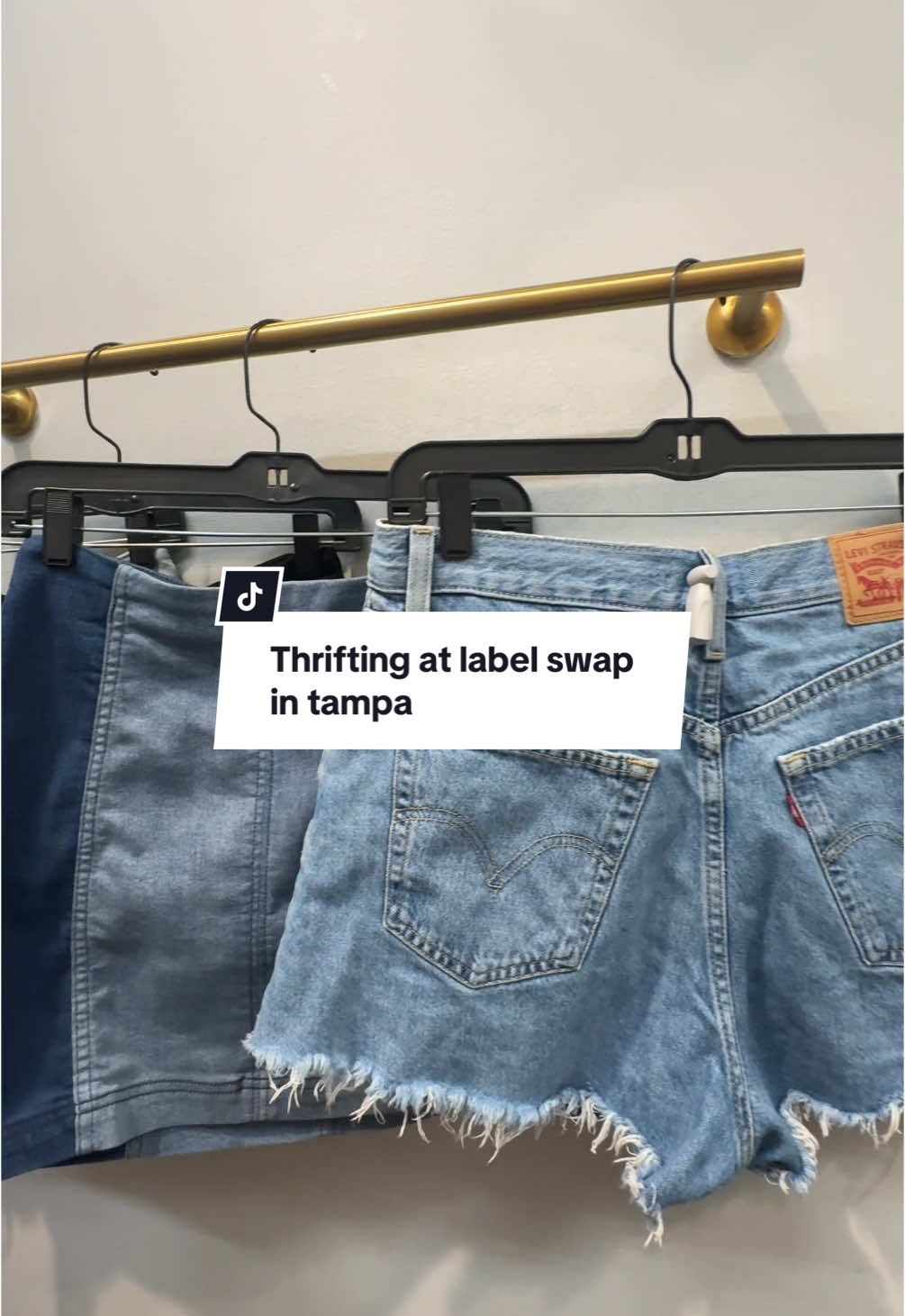 Let’s go thrifting together at 📍label swap in tampa #thrifting #thriftinghaul #thriftingvlog #thriftwithme #tampa 