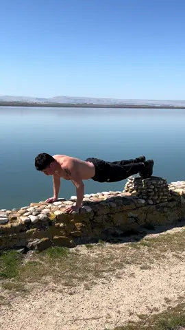 Fasted workout at the Lake. Pushups running stairs and enjoying the weather sun ☀️ #fy #workout #transformation 