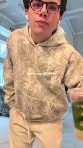 Hoodie linked in bio :) #comfyfit #outfit #mensfashion 