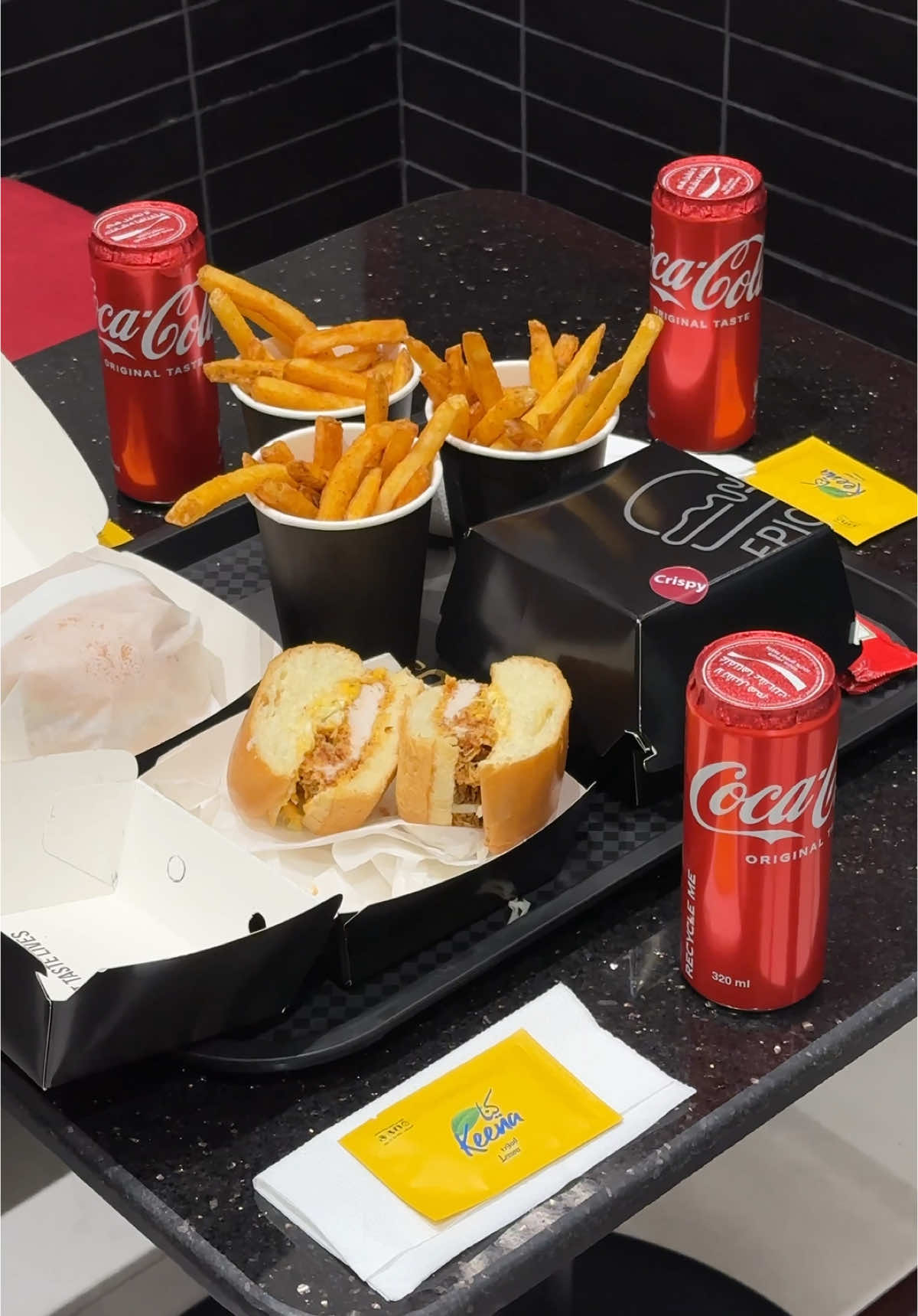 برجر ايبيك يفك ازمة جوع آخر الليل 🤤🤙🏻 موجودين بتطبيقات التوصيل تويو وذا شفز #برجر_كريسبي #الذ_برجر #مطاعم_تبوك #ايبيك_برجر #جديد_تبوك #مطاعم_تبوك_عوائل #برجر_اخر_الليل_تبوك #epic_burger #جديد_تبوك 