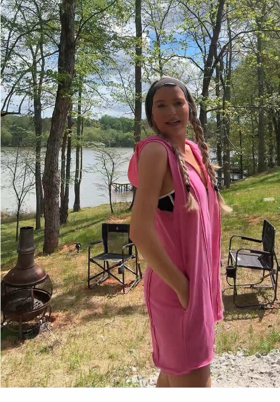 The sun was in my eyes, & my phone holder was not my friend. Oh, well, I'm in a hurry to get on the Lake! I hope you all are enjoying this sunshine! 