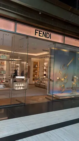 #تصويري #فندي #fendi #قهوه #الافنيوز #الافنيوز_الكويت #كويت #السعوديه #حمد_السعيد #قصيد #عودت_نفسي_ماتحسف_على_شي 