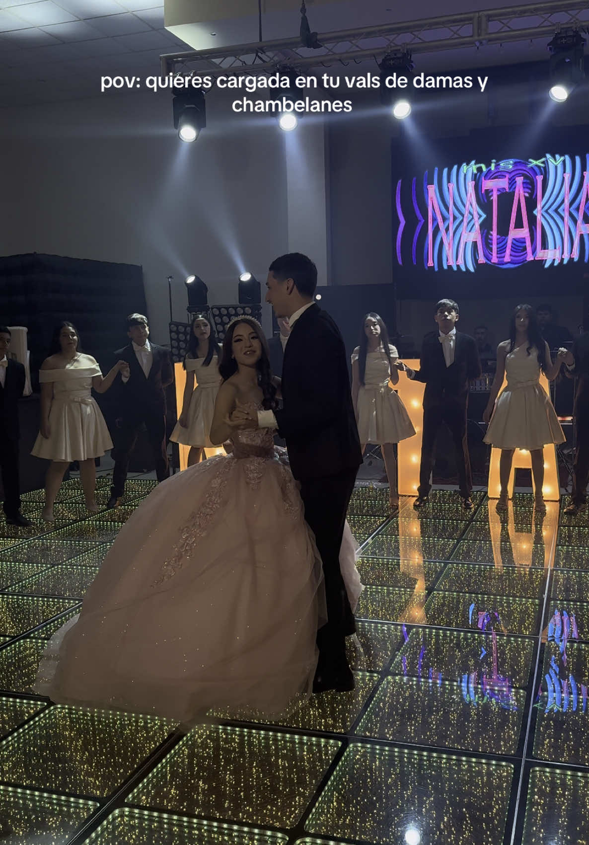 un bonito cierre en el vals de damas y chambelanes🫰🏻✨ #amigas #mgcoreografia #xvaños #dance #vals #damasychambelanes 