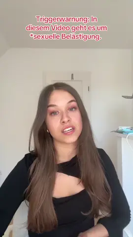 #MeToo Triggerwarnung❗️In diesem Video geht es um eine persönliche Erfahrung mit sexueller Belästigung. Ich bin fassungslos. Meine Freunde und ich sind gestern (05.04.2025) Abend in Hannover (Station Kröpcke) um 21:18 Uhr in die Bahn gestiegen und wurden von einem Mann sexuell belästigt. Der Zug war ein Ersatzzug und ist in Richtung Peiner Straße gefahren. Unsere Täterbeschreibung bei der Polizei lautet: Der Mann ist circa 40 Jahre alt, ca 1.80 groß, kräftiger, spricht gebrochen deutsch und hat vermutlich  asiatische Wurzeln. Falls ihr gestern etwas von der Situation mitbekommen habt, oder vielleicht selbst euch in dieser Situation wiedergefunden habt, bringt es bitte zur Anzeige. Es ist wichtig, dass so eine Straftat gemeldet wird und nicht klein geredet wird. Solche Erfahrungen sollten nicht das neue ,,Normal” sein. ,, #MeToo (auch #MeToo-Bewegung) ist eine soziale Bewegung, die auf einen Hashtag (#) zurückgeht, das seit Mitte Oktober 2017 im Zuge des Weinstein-Skandals Verbreitung in den sozialen Netzwerken erfährt. Die Phrase „Me too“ (Englisch für „ich auch“) geht auf die Aktivistin Tarana Burke zurück und wurde als Hashtag durch die Schauspielerin Alyssa Milano populär, die betroffene Frauen ermutigte, mit Tweets auf das Ausmaß sexueller Belästigung und sexueller Übergriffe aufmerksam zu machen. Seitdem wurde das Hashtag millionenfach genutzt und weltweit eine breite gesellschaftliche Debatte angestoßen.“ #fyp 