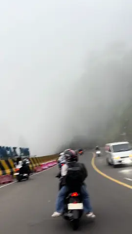 Vibes kabut puncak ngena bgt🙆🏻‍♀️ #puncakbogor #bogor #bogorhits #bogorviral #puncakbogorcisarua 