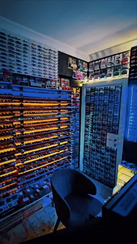 Emb Garage CarRoom #diecast #collector #hotwheels 