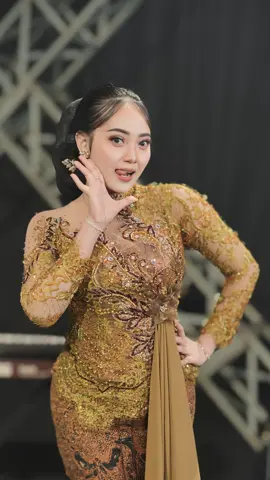 Kang Mas Kowe Seng Tak Sayang #silvykumalasari #fyp #ayangayang #laguviral #berkahtalenta @Silvy Kumalasari @KBL_RMX @fajar_aroma @dangdut story @sigit_mbeng @JF Production 