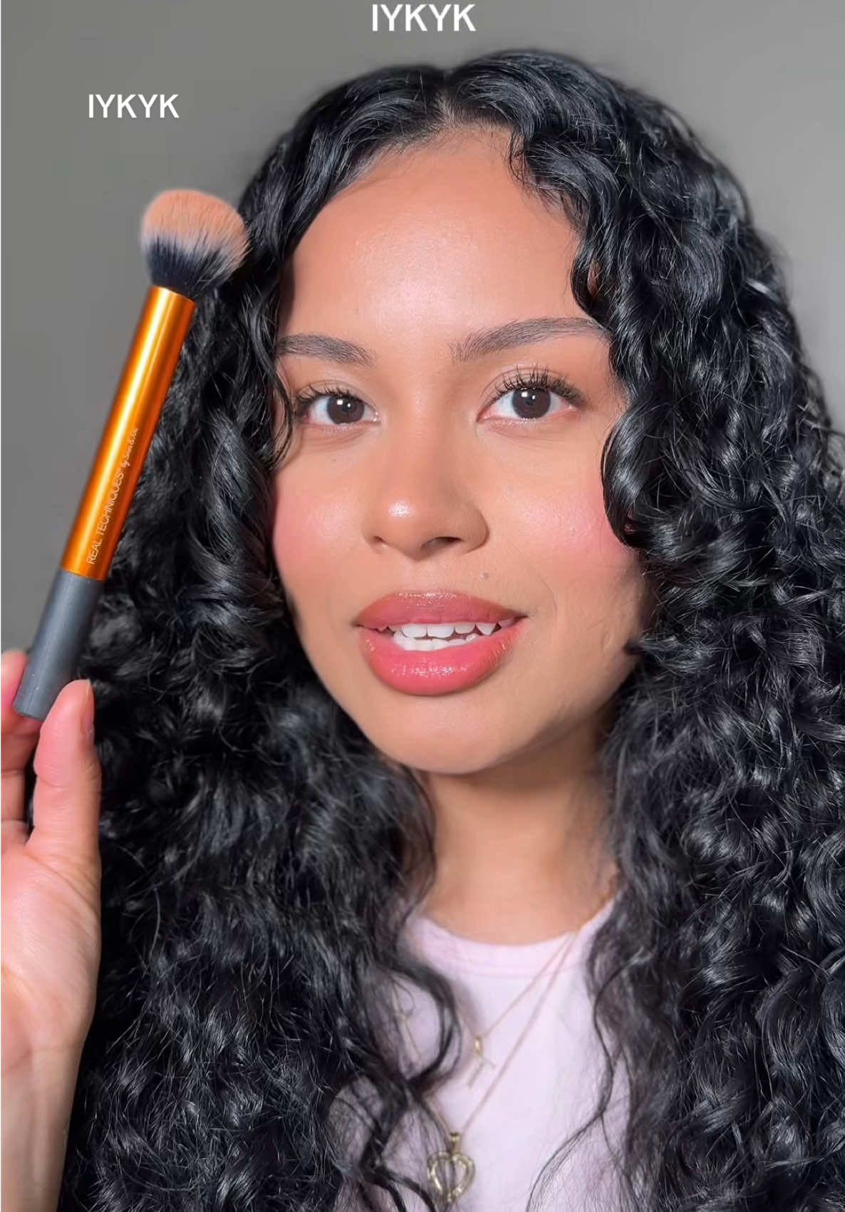 OG beauty girlies remember these makeup brushes 🥲 she walked so the pink ones could run 🏃‍♀️ @realtechniques #realtechniques #ogmakeup #makeupthrowback #makeupnostalgia #BeautyTok #beautycommunity #makeuptiktok  #beautygurus #2016makeup 