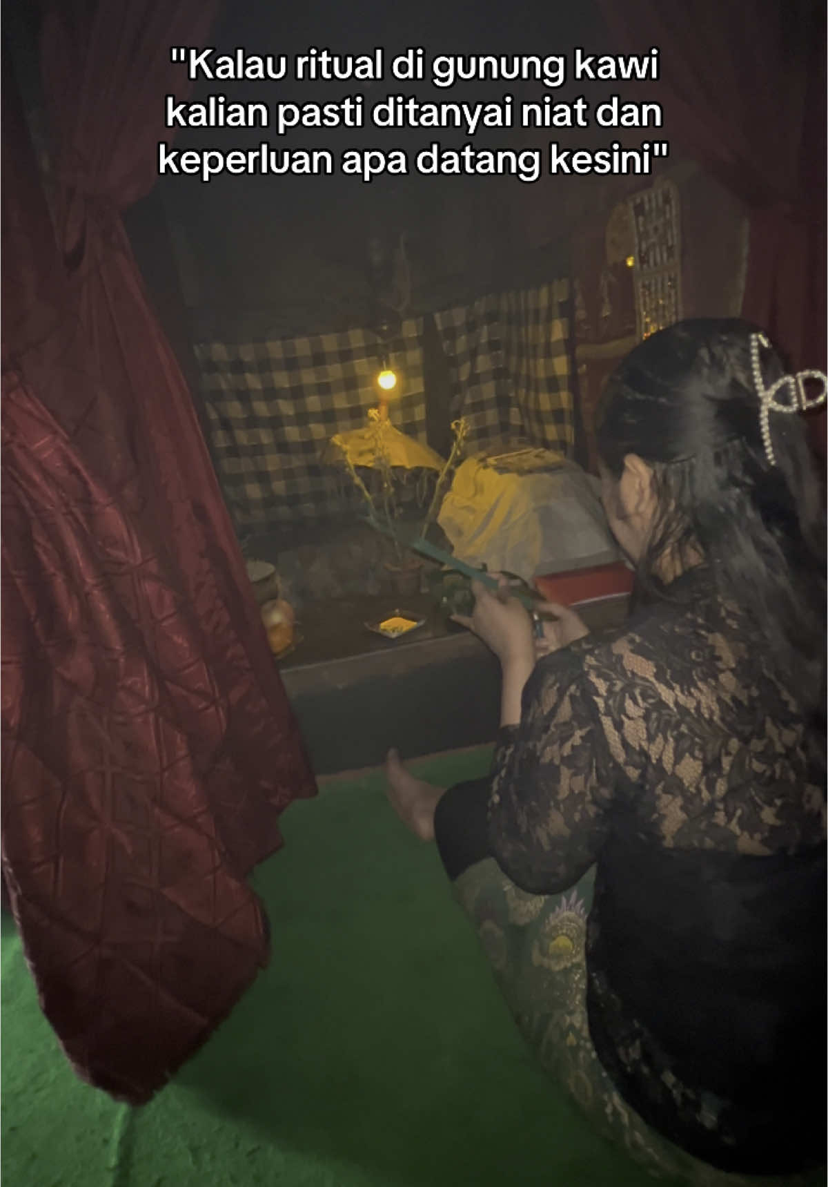 Membalas @rumiyuliyati ritual di tempat paling sakral gunung kawi... #ritual #gunungkawi #nandaputri #fyphoror #sesajen #trendingviral 
