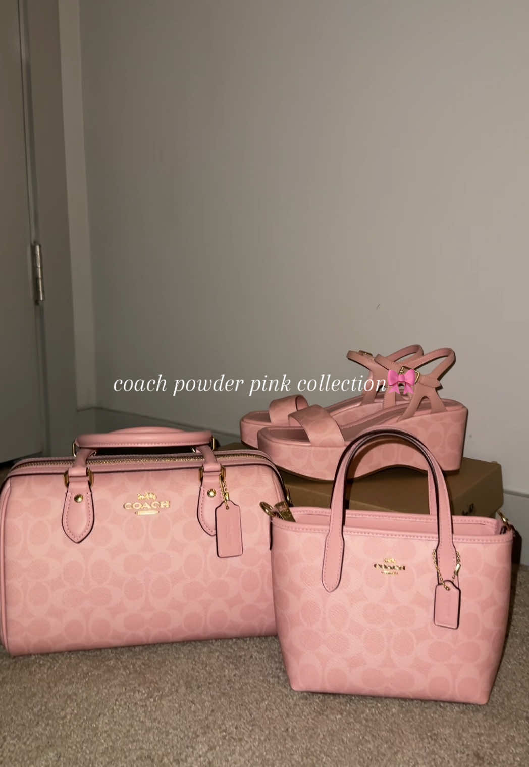 obsessed if u couldn’t tell😍 #coach #coachbags #coachpowderpinkcollection #coachemployee 