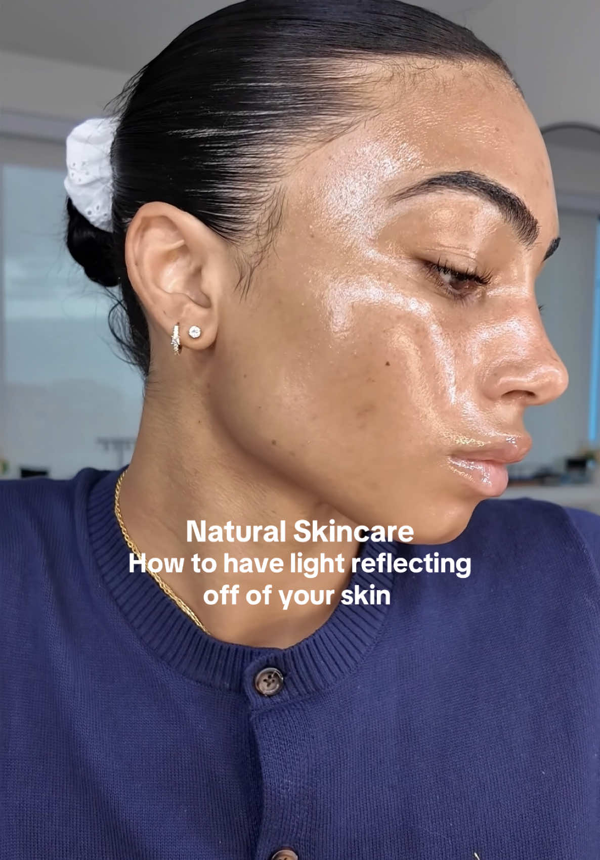 Nothing like a slick back with skin that’s genuinely glowing 🩷