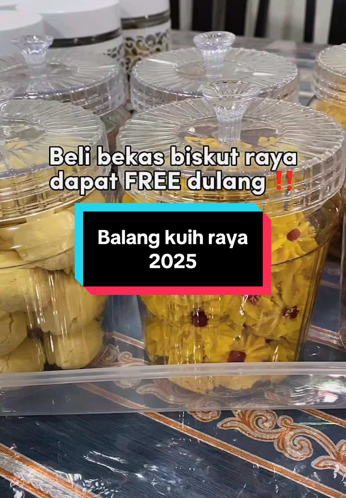 Pakai yang plastik je senang , jatuh pun tak pecah 🤭 tapi plastik ni tebal & comel je 😍 #balangbiskutraya #bekas #bekaskuihraya #bekaskuihrayakedapudara #bekaskuihraya2025 #raya #raya2025 #raya2025🥳 #fyp #biskutraya 